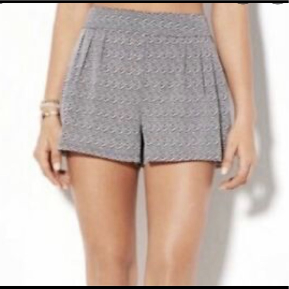 Black and white Chevron woman’s shorts from American Eagle